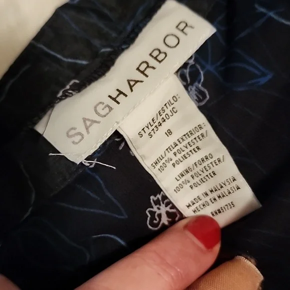 SAG HARBOR WOMEN'S SKIRT,   SIZE  18. DARK BLUE. - Picture 5 of 10